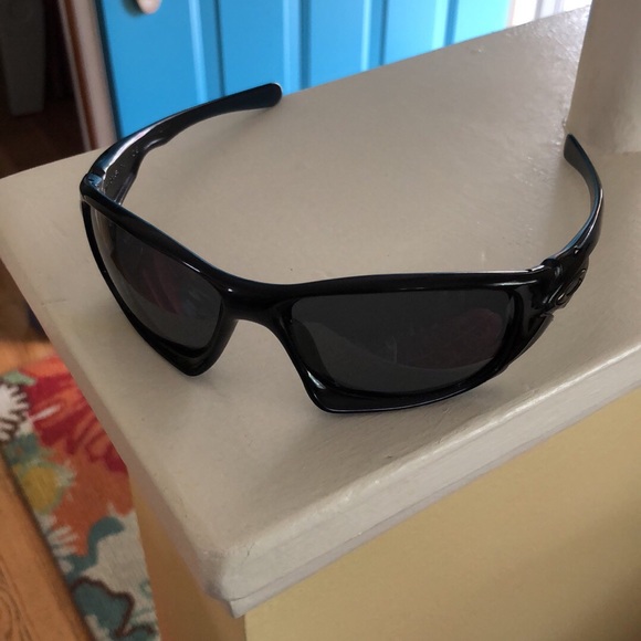 mens black oakley sunglasses